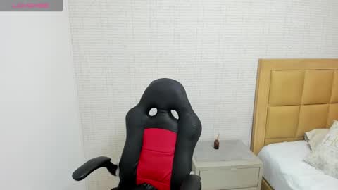 M E G A N  online show from October 2025 12:25:02 PM