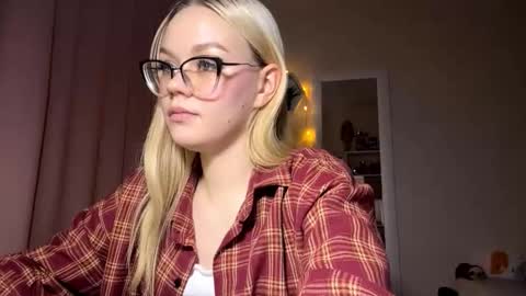 Snapshot of megganskurski chatting on March 2026 03:18:01 PM Mia online show from March 2026 03:18:01 PM