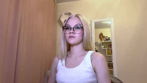 Snapshot of megganskurski chatting on March 2026 05:05:02 PM Mia online show from March 2026 05:05:02 PM