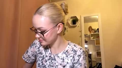 Snapshot of megganskurski chatting on March 2026 06:18:02 PM Mia online show from March 2026 06:18:02 PM