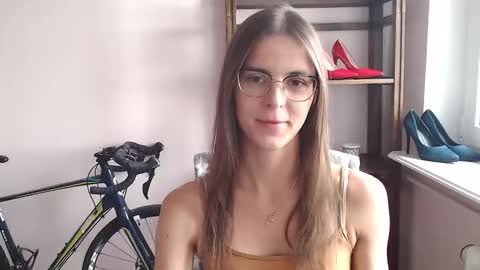 Megi online show from March 2026 01:45:01 PM