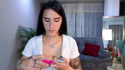 Snapshot of mei_naughtycat chatting on February 2025 01:03:02 AM Mei online show from February 2025 01:03:02 AM