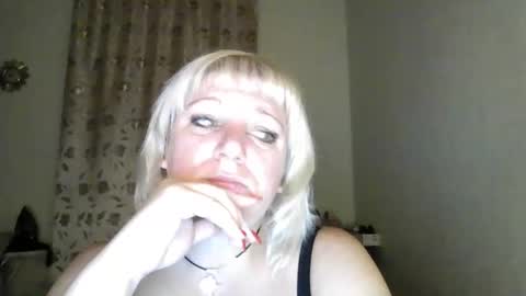 Snapshot of meilomawesa chatting on September 2025 06:33:01 PM MeilomaWesa online show from September 2025 06:33:01 PM