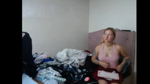 Meizquin and Lucifer online show from April 2026 07:15:01 PM