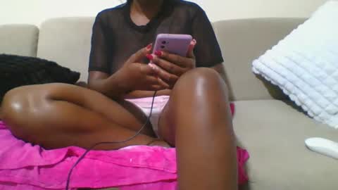 pretty online show from February 2025 07:05:02 PM