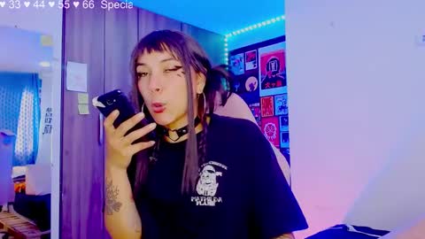 Melissa  -  -  Please help me to reach 100 thumbs up online show from February 2025 08:38:02 PM