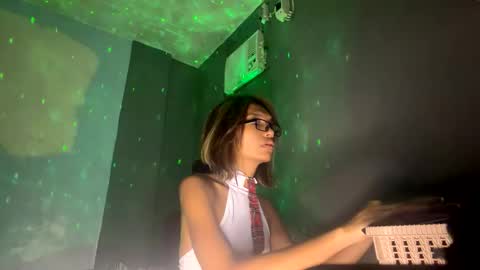 melahnie051002 online show from February 2026 04:16:02 AM