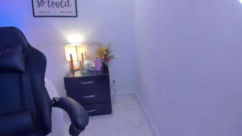 melan_owen online show from June 2026 02:33:01 PM