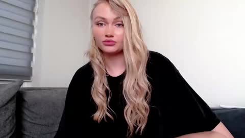 Snapshot of melani_a chatting on December 2024 11:08:02 AM Melania online show from December 2024 11:08:02 AM