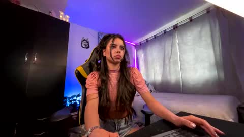 Snapshot of melani_bear chatting on October 2025 09:15:01 PM MELANI online show from October 2025 09:15:01 PM