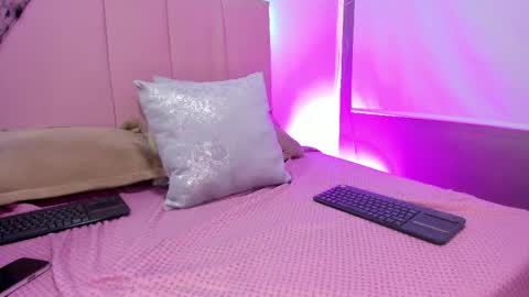 MELANI - online show from November 2025 04:31:02 PM