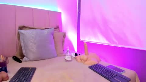 Snapshot of melani_xc chatting on February 2026 02:33:01 PM MELANI - online show from February 2026 02:33:01 PM