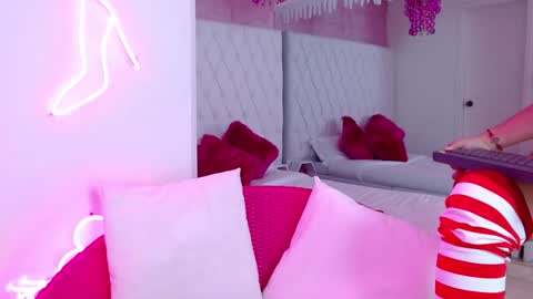 Snapshot of melanie_bianco chatting on December 2024 07:03:01 AM Melanie online show from December 2024 07:03:01 AM