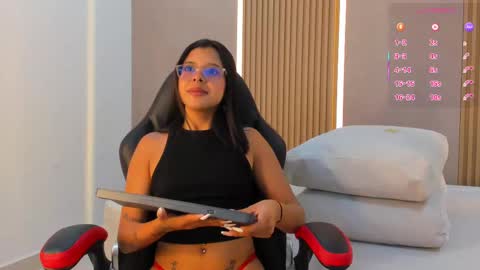 Snapshot of melanie_bonelli chatting on October 2025 07:45:01 PM Melanie Bonelli online show from October 2025 07:45:01 PM