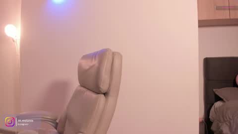 Snapshot of melanie_owo chatting on October 2025 10:01:01 PM Melanie online show from October 2025 10:01:01 PM