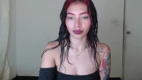 Snapshot of melanie_roux_ chatting on February 2025 06:10:02 PM Melanie roux online show from February 2025 06:10:02 PM