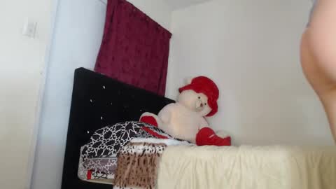 Snapshot of melanie_roux_ chatting on February 2025 07:27:01 PM Melanie roux online show from February 2025 07:27:01 PM