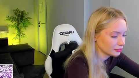 Melanie online show from October 2025 12:32:02 AM