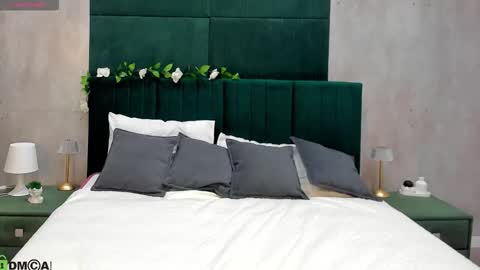 Melanie online show from November 2025 01:15:02 AM