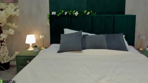 Melanie online show from November 2025 01:05:01 AM