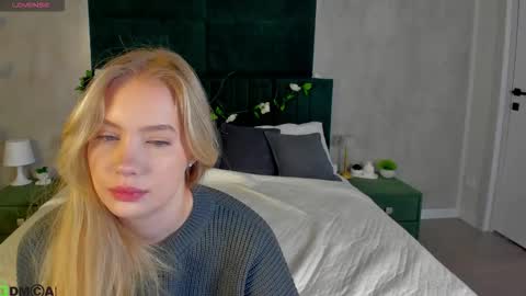 Melanie online show from December 2025 01:04:02 AM