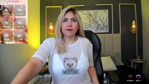 Snapshot of melanie_silver_ chatting on February 2025 10:04:02 PM Melanie online show from February 2025 10:04:02 PM