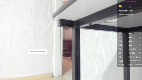 Snapshot of melanierioss_ chatting on May 2026 01:08:02 PM online show from May 2026 01:08:02 PM