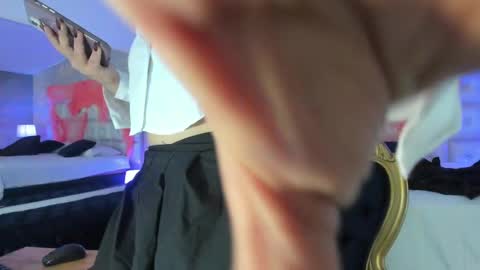 Melanie Roux online show from October 2025 12:04:01 PM