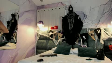 Melanie Roux online show from October 2025 11:34:02 AM