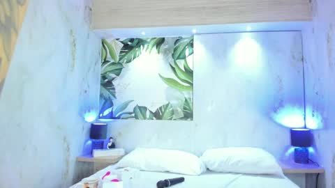 Melanie Roux online show from April 2026 08:25:02 PM