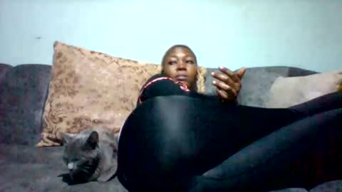 melaninndriping online show from November 2025 07:23:02 PM