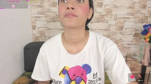 Snapshot of melannie_roses chatting on January 2025 11:53:02 PM melannie roses online show from January 2025 11:53:02 PM