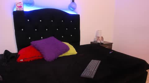 Snapshot of melany__dreams chatting on February 2025 06:02:02 PM Melany online show from February 2025 06:02:02 PM