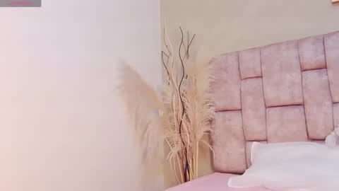 Melany online show from May 2026 01:05:02 PM