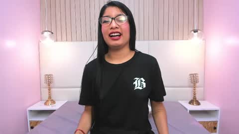 Melany online show from April 2026 05:52:02 PM