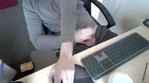 melbguy_075 online show from October 2025 01:20:02 AM