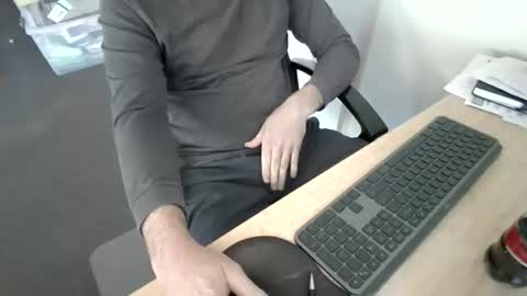 melbguy_075 online show from May 2026 04:39:02 AM