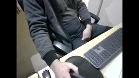 melbguy_075 online show from May 2026 10:00:01 AM