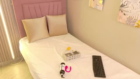 meli_peach online show from April 2026 07:27:02 PM