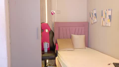meli_peach online show from April 2026 07:34:01 PM