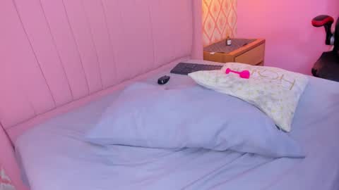 M E L I N A  online show from October 2025 09:16:02 PM