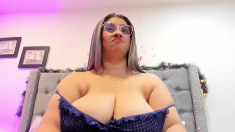 Snapshot of melinda_bob chatting on December 2024 07:39:02 PM Melinda online show from December 2024 07:39:02 PM