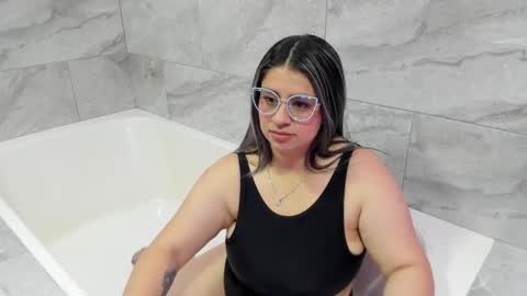 Snapshot of melinda_bob chatting on January 2025 05:12:02 PM Melinda online show from January 2025 05:12:02 PM