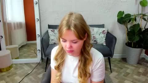 Sophia online show from September 2025 04:27:02 AM