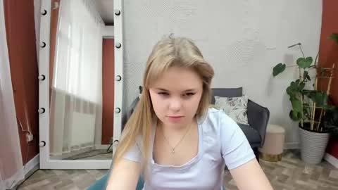 Sophia online show from November 2025 09:12:02 AM