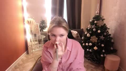 Sophia online show from December 2025 05:24:02 AM