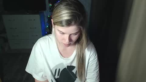 Snapshot of melissa__ray chatting on December 2024 01:34:02 PM Melissa Ray online show from December 2024 01:34:02 PM