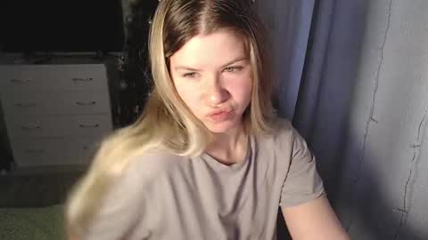 Snapshot of melissa__ray chatting on January 2025 08:22:01 AM Melissa Ray online show from January 2025 08:22:01 AM