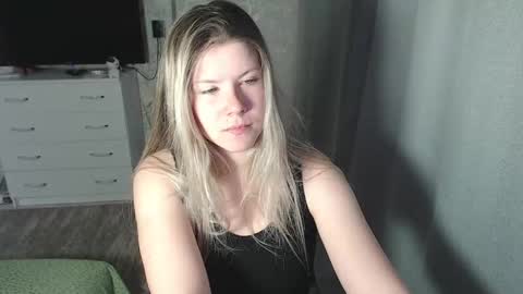 Snapshot of melissa__ray chatting on February 2025 05:17:02 PM Melissa Ray online show from February 2025 05:17:02 PM