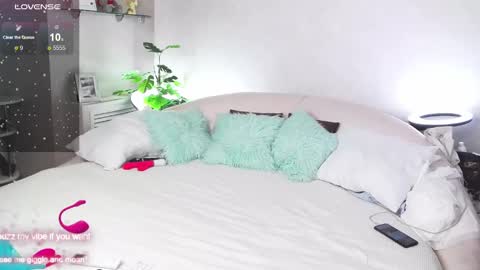 Hot Milf Melissa  ONLINE  Mon  Tue  Wed  Fr  Sun  - 9pm - 6amUTC3 online show from December 2024 07:38:02 PM